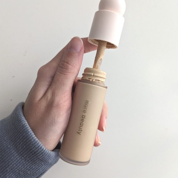 Rare Beauty Liquid Touch Weightless foundation in 170W - Picture 4 of 4